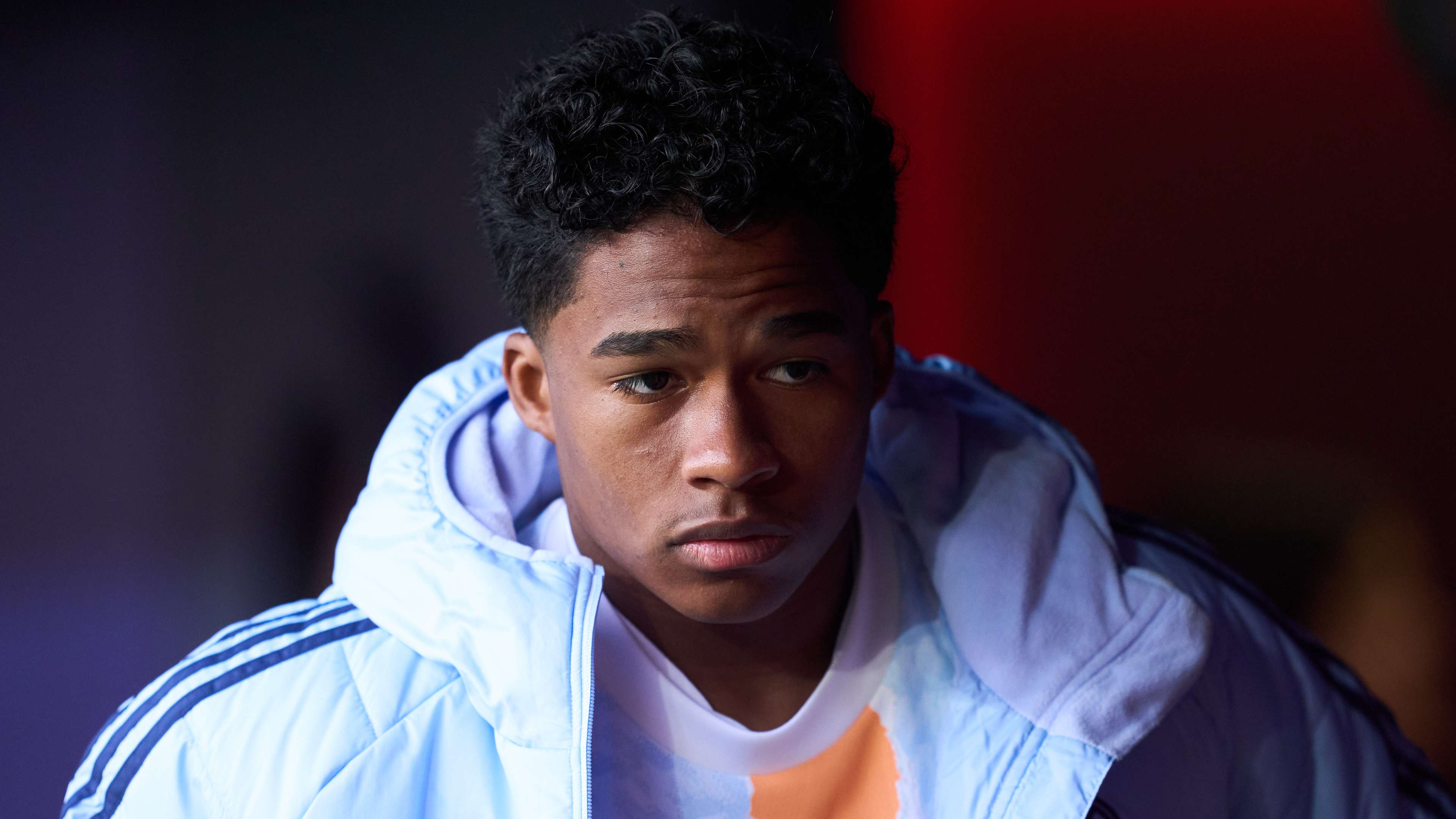 球迷通过L 球迷通过L